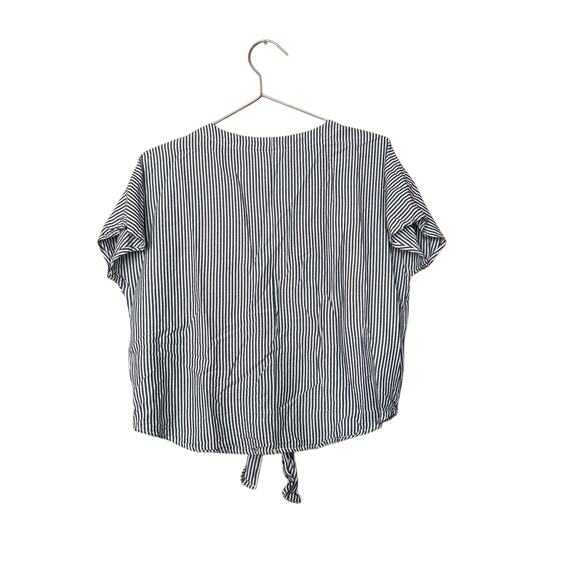 Universal thread gray striped v neck front tie top size large - Picture 4 of 6